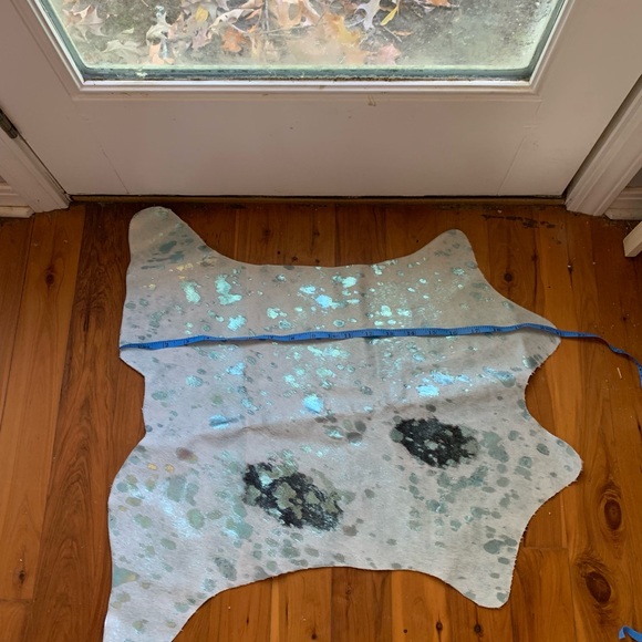 Cow Hide Rug - Picture 2 of 3